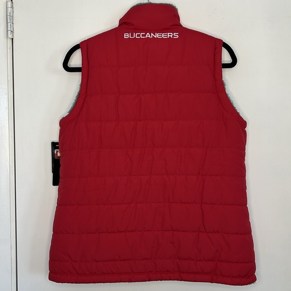 NFL Tampa Bay Buccaneers NWT Women's Red Puffer Fleece Reversible Vest Sz Medium - Picture 9 of 14